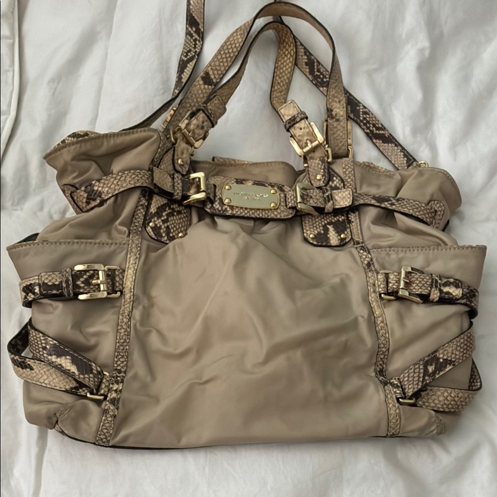 Michael Kors Tan and Brown Shoulder Bag with Slouchy Silhouette - Picture 2 of 12